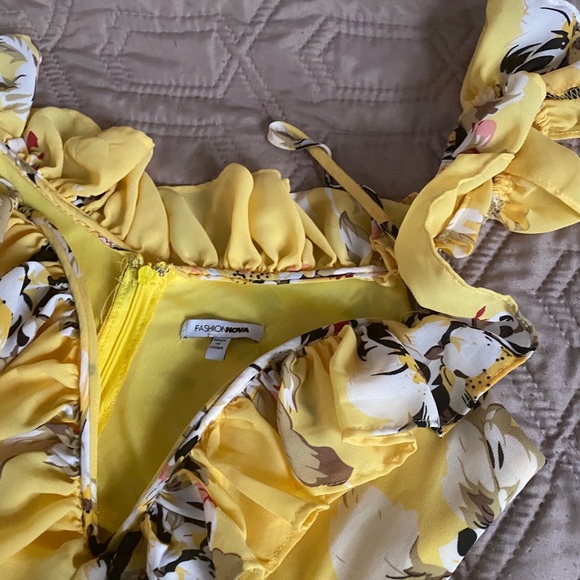 Yellow dress - Picture 3 of 4